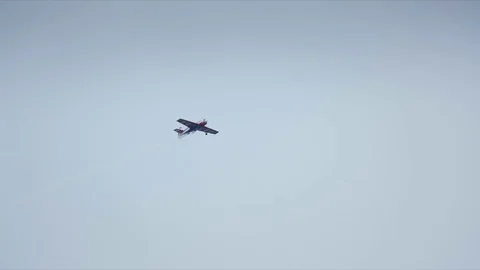 A Plane flying in the sky Video stock 94066135