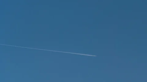 Plane flying in the sky leaves white tracks, 4k time lapse footage 库存影片 88337330