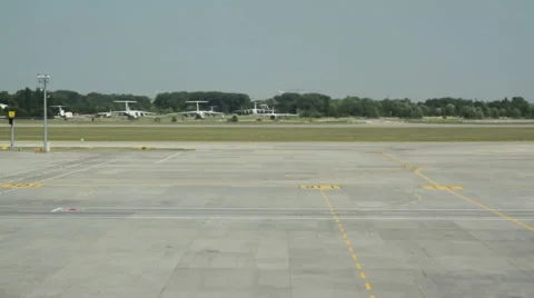 The plane is going to drop off passengers Stock Footage 53065588