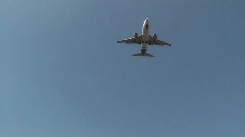 Plane going to land Stock Footage 26893796
