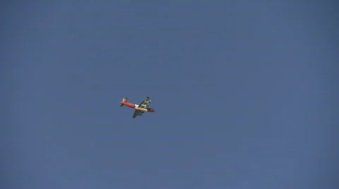 Plane heading to forest fire Stock Footage 877265