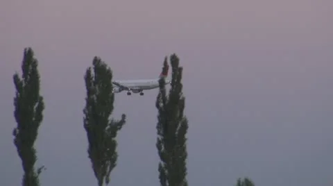 Plane landed at night Vídeos de archivo 11943498