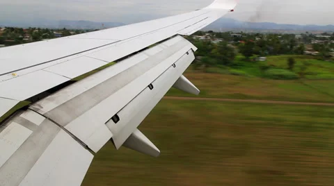 Plane landing 스톡 동영상 31492861