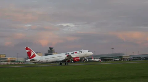 Plane Landing Stock Footage 41062619