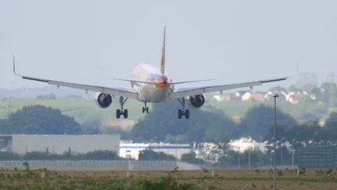 The plane is landing Stock Footage 99290410