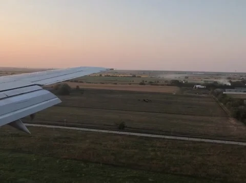 Plane landing Stock Footage 197068136