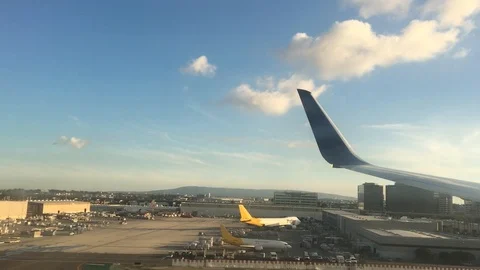 Plane landing from inside plane Video stock 87304285