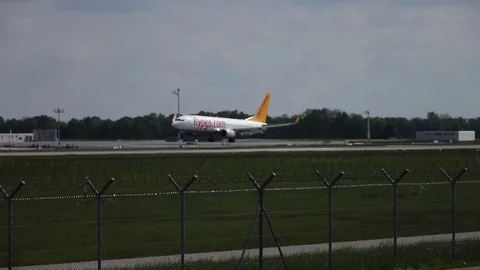 Plane landing slow motion Stock Footage 71642138