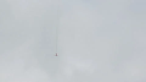 Plane makes a turn Stock Footage 40272135