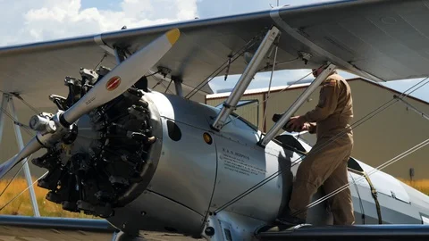 Plane with the Naval Support Activity text and Hamilton Standard propeller 스톡 동영상 115894881