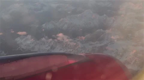 Plane over the mountains Video stock 20505883