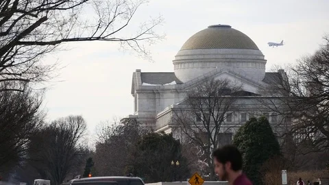 The plane over the street in Washington 스톡 동영상 84308761