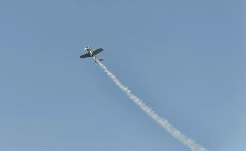 Plane performs at an airshow Stock-Fotos