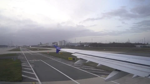 Plane preparing for take off, driving to the correct runway. Stock Footage 103281923