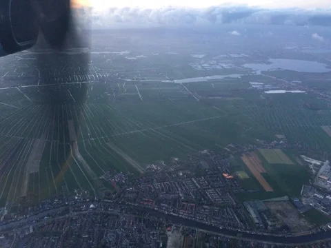Plane with propellers prepares to land in Amsterdam Airport at dusk (4K) Stock-Footage 79796397