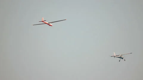 Plane pulls glider Stock Footage 109481873