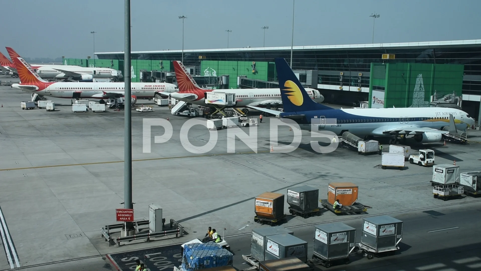 indira gandhi international airport runway