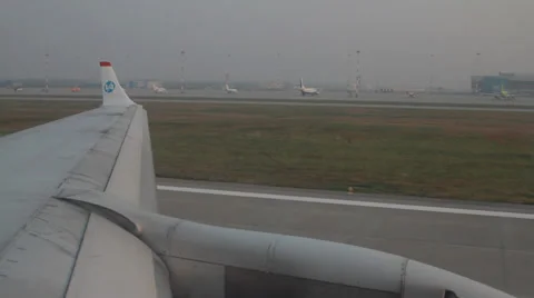 Plane on the runway . ready to fly Stock-Footage 32221040