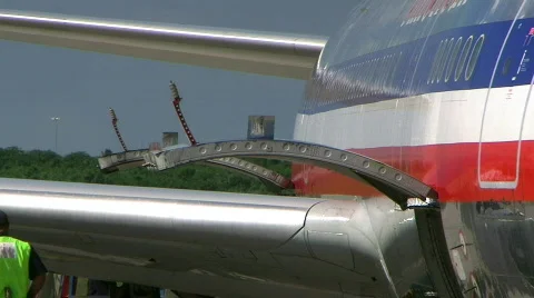 Plane Side Cargo Door 库存影片 268468