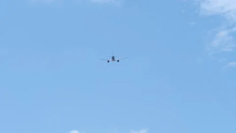 Plane in the sky after take off back view Vidéo 253708041