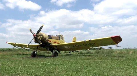 Plane spraying crops Stock Footage 52801846