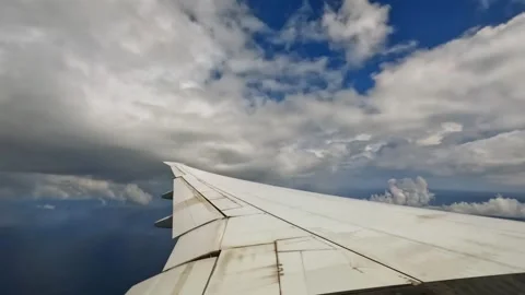 Plane starting the decent, wing view of emirates flight from Dubai to Seychelles Stock Footage 324883251