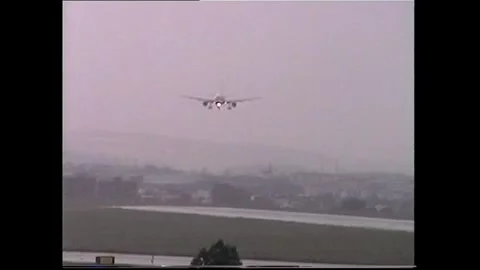 Plane Struggles With Extremely Dangerous Crosswinds and Aborts Landing Video stock 274843333