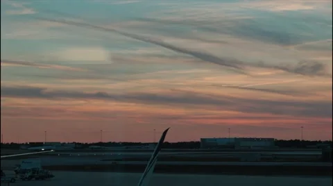 Plane take off in airport at sunset Vidéo 47383387
