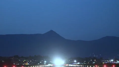 Plane take off at night Vidéo 207413409