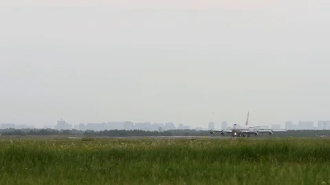 Plane before take-off on runway Vídeos de archivo 78359310