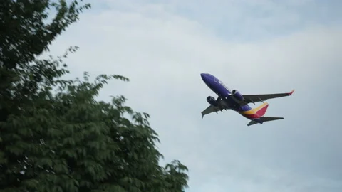 Plane Takeoff Washington DCA 8K Side Tracked 01 Vídeos de archivo 201024581