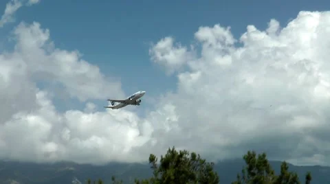 Plane takes off Stock Footage 7901998