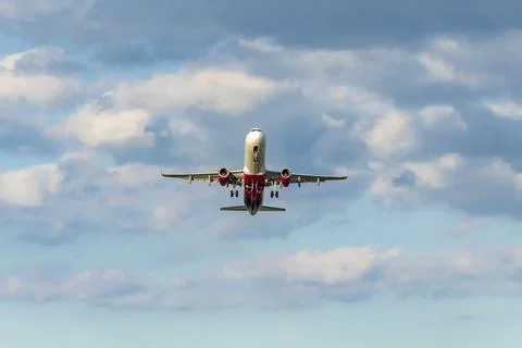 Plane taking off on a background of a blue sky Stock-Fotos