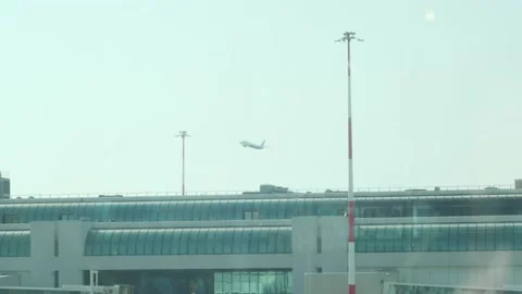 Plane taking off Stockbeeldmateriaal 220058875