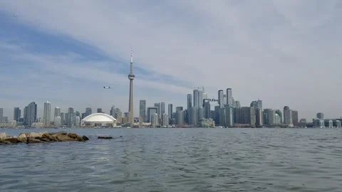 Plane taking off in front of Toronto skyline Stock Footage 149505621