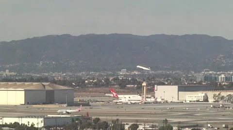 Plane taking off at LAX Stock Footage 43273833