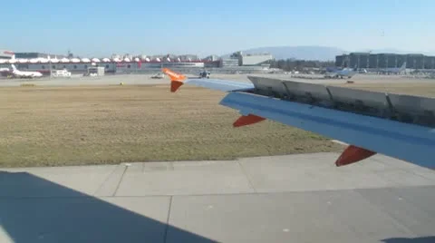 Plane taxiing Stock Footage 10735627
