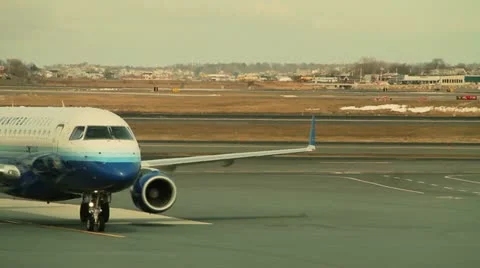 Plane taxiing Stock Footage 22322756