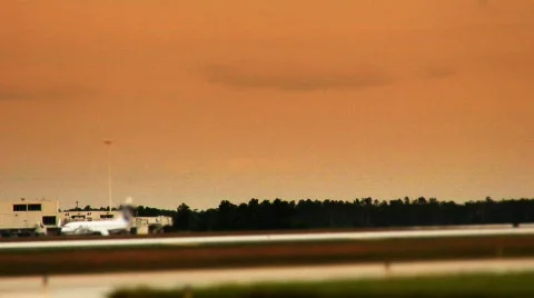 Plane Taxiing onto Runway 動画素材 197877
