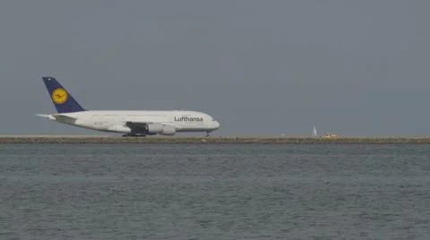 Plane Taxing Видео 42265593