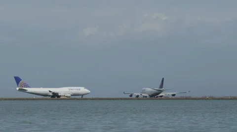 Plane Taxing Stock-Footage 42265904