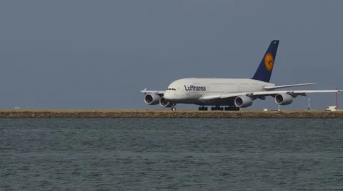 Plane Taxing Видео 42266771