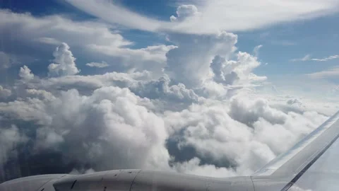Plane traversing into a bunch of clouds 库存影片 150929919