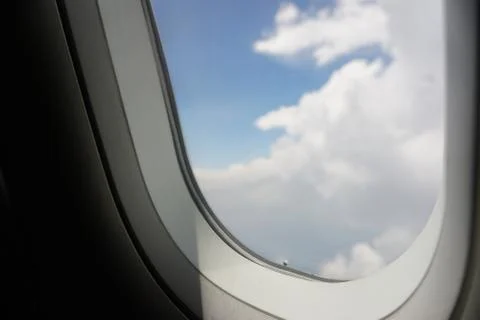 Plane window view with blue sky and sea Foto stock