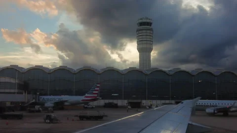 Plane Wing Washington DC Reagan Airport POV 4K 스톡 동영상 210847847