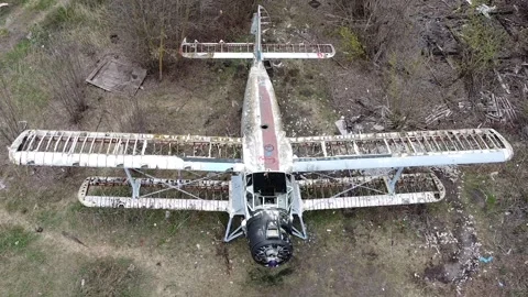 Plane wreck smooth tracking shot Stockbeeldmateriaal 131630266