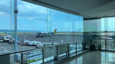 Planes arrive and depart at I Gusti Ngurah Rai International Airport in Bali. 스톡 동영상 320810654