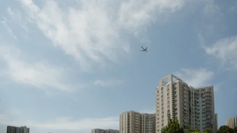 Planes flying across the skyline seen from distant buildings 動画素材 273666692