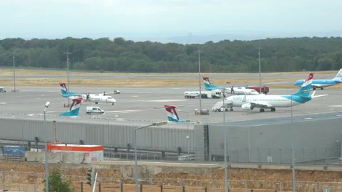 Planes preparing for take-off at the airport. Stock Footage 137462537