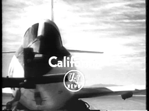 Planes try to break the heat barrier and the Air Force tests new ejection seatsƒ Video stock 75327391